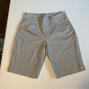 JAG Classic Fit Pull-On Bermuda Black Shorts Women Size 6